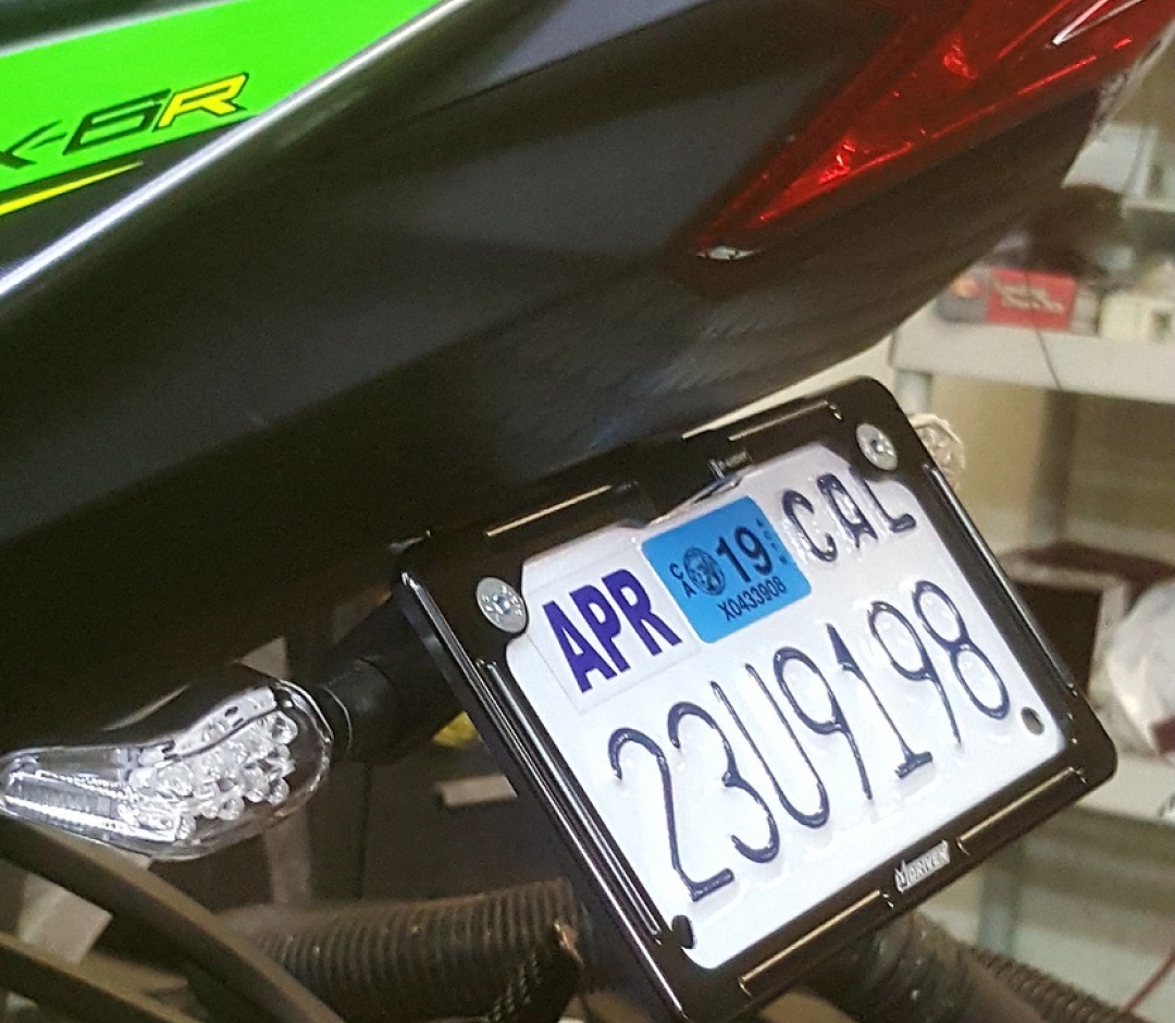 上品なファッション 09-18 DKZ-040 KAWASAKI Racing Driven | ZX6R ピアス